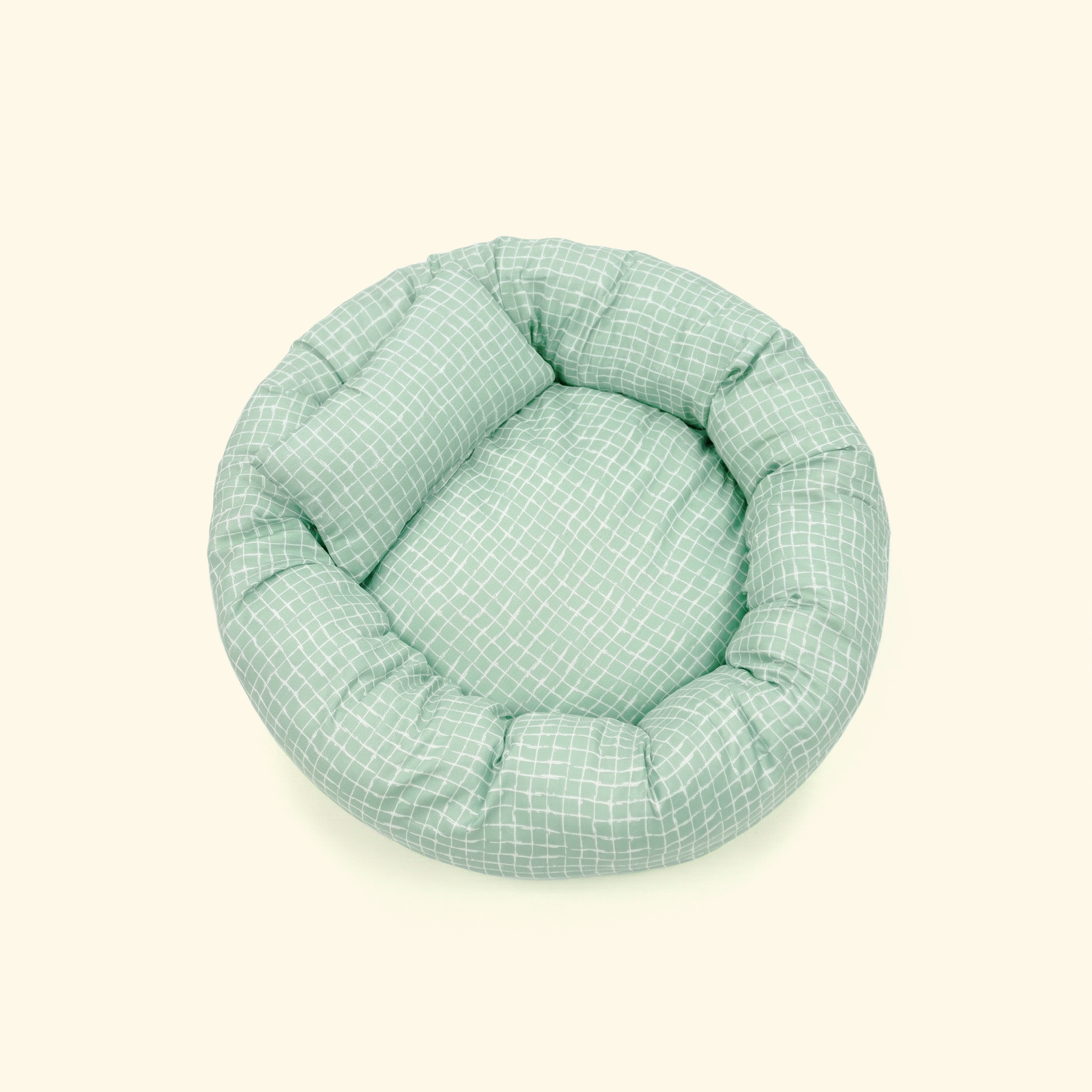Seasonal Plaid Pet Bed