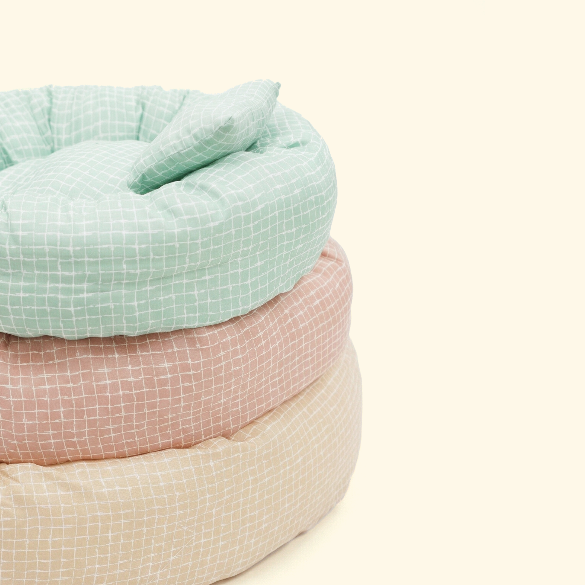 Seasonal Plaid Pet Bed