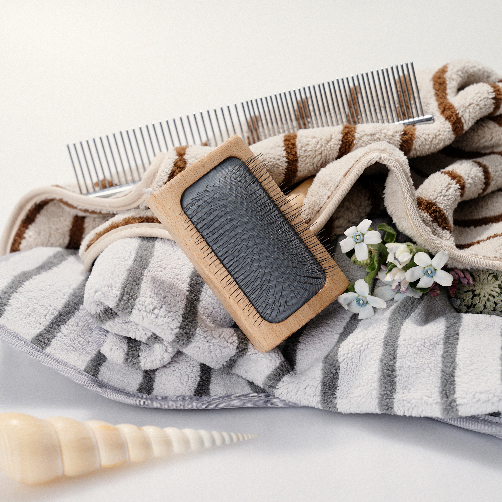 dog de-shedding brush