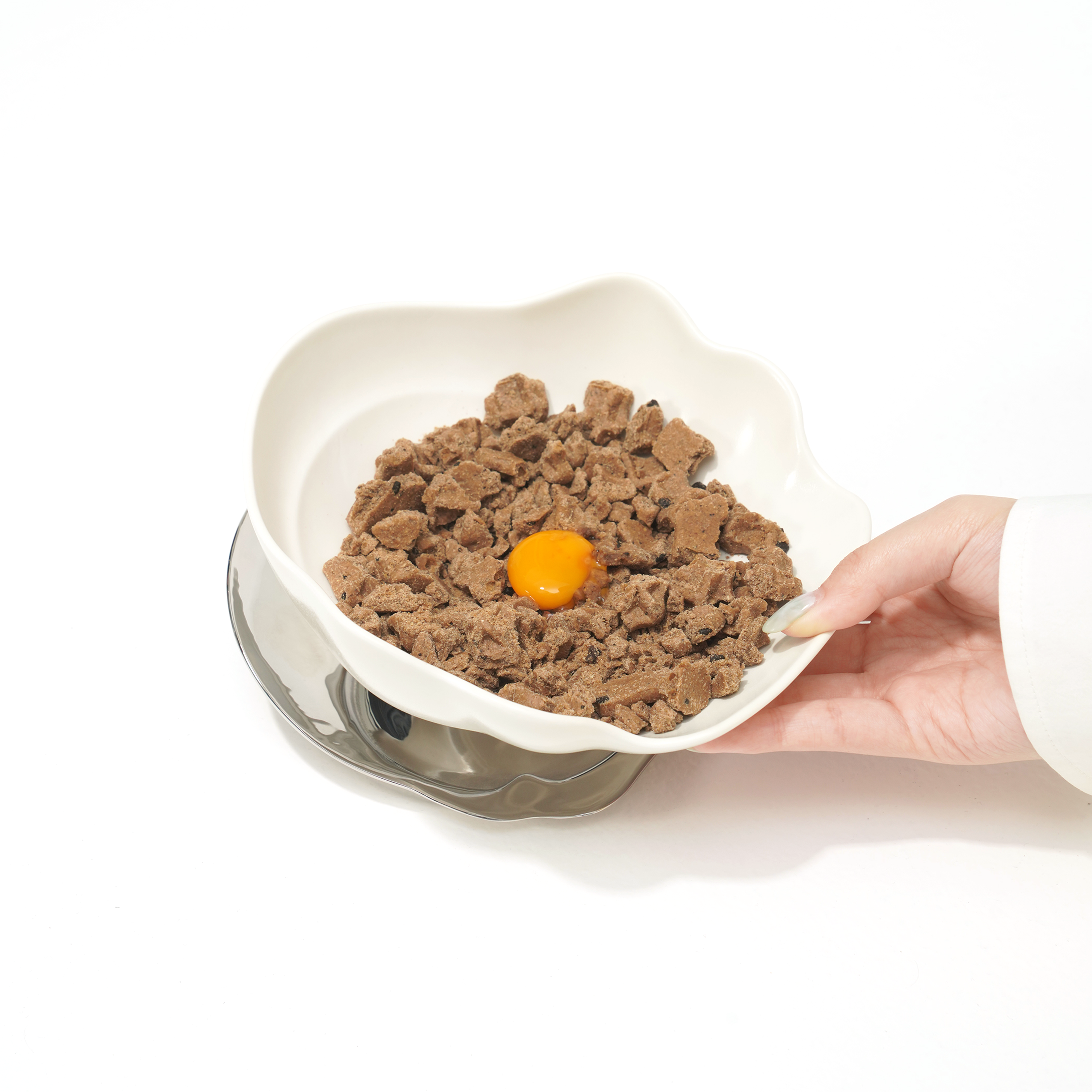 High-temperature fired ceramic paired with a 304 stainless steel base — durable, non-toxic, and stable. Perfect as a ceramic dog bowl or daily cat bowl.